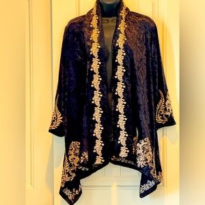 Andre Kimono size small never worn!